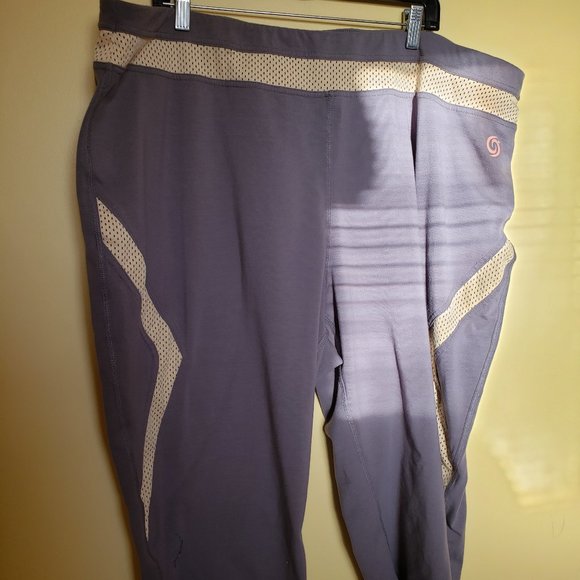 grey and yellow capris - Picture 1 of 3